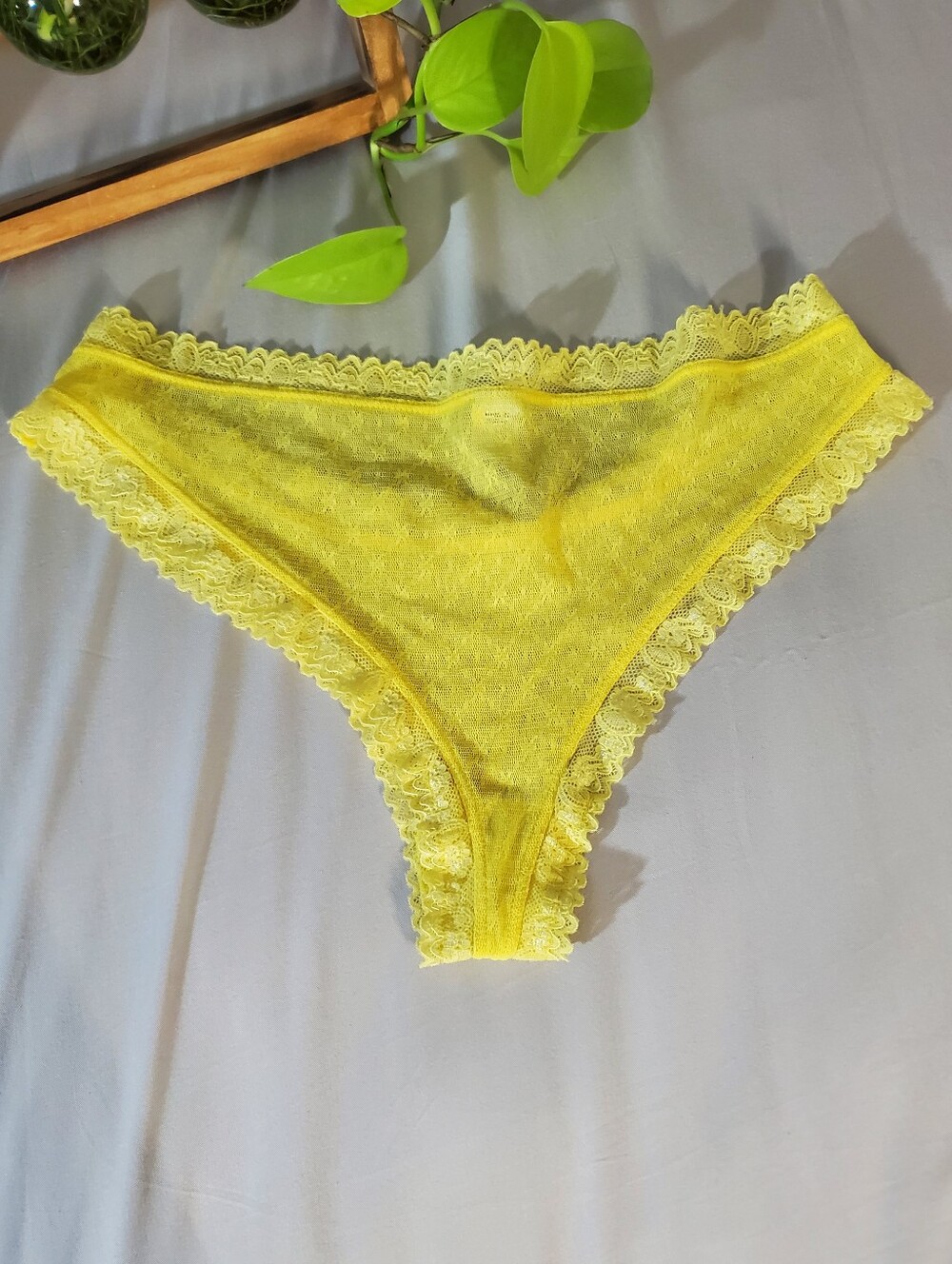 Rare LA SENZA Yellow Lace Cheeky Panty - Picture 8 of 11